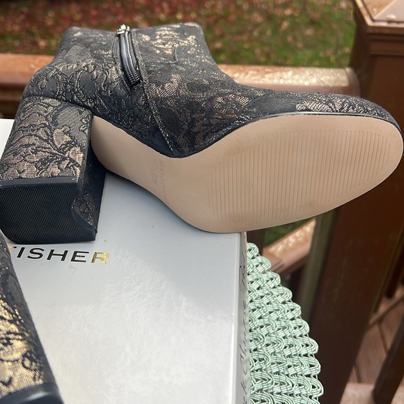 NWT Marc Fisher Newbia Black Floral Brocade size 7.5 booties - Picture 9 of 11